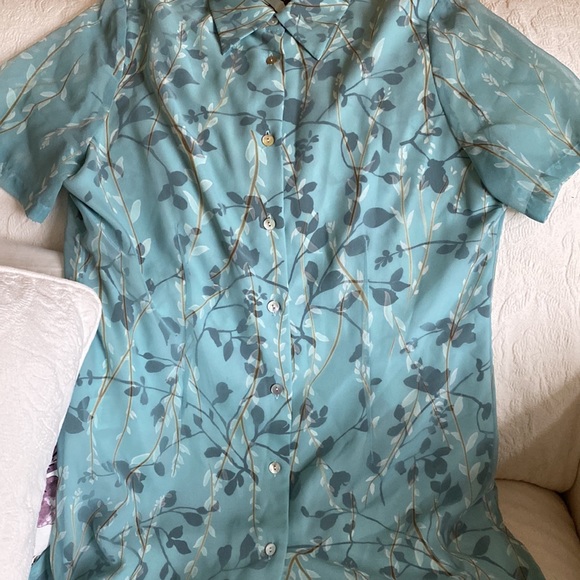 IN Wear two piece blouse and matching wrap around skirt - Picture 2 of 7